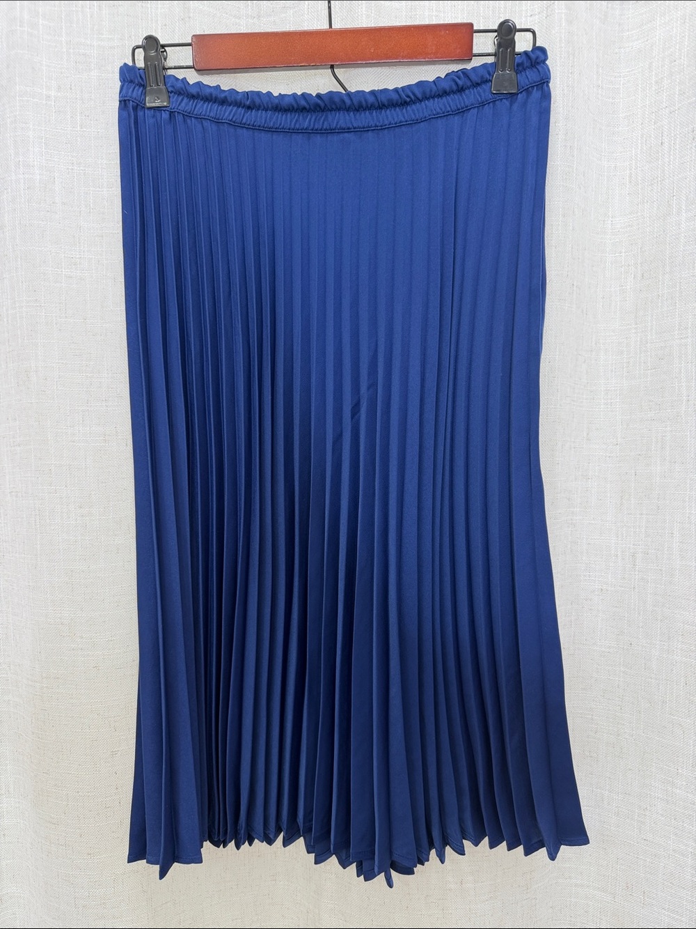 Xirena Pleated Midi Skirt in Royal Blue Size Medium Excellent Condition